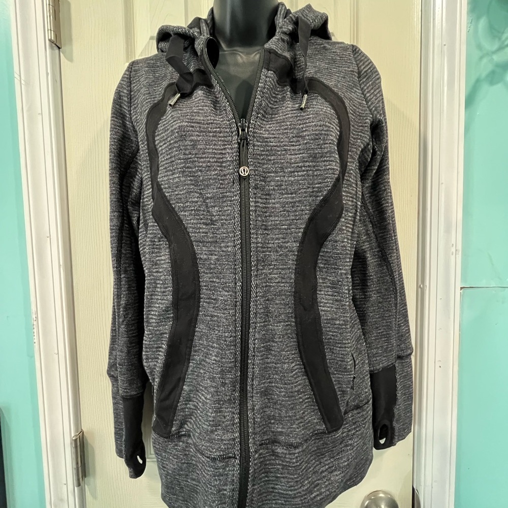 Lululemon Athletica full zip jacket hood thumb holes zip pockets excellent